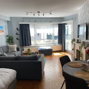 Studio Direct Aan Het Hoofdstrand Van - Naast Casino , Oostende België